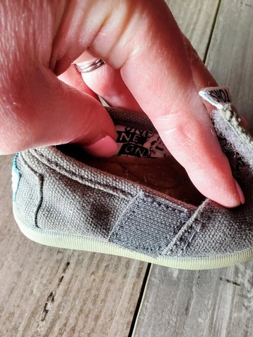TOMS Size 2 Canvas Baby Shoes Ash Gray Beige NWOT